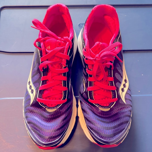 Saucony running shoes size 8.5 - Picture 1 of 5